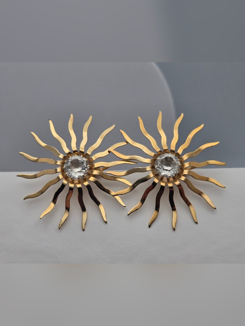 Vintage Sarah Coventry Fascination Sunburst Clip On Earrings Gold Tone 1959